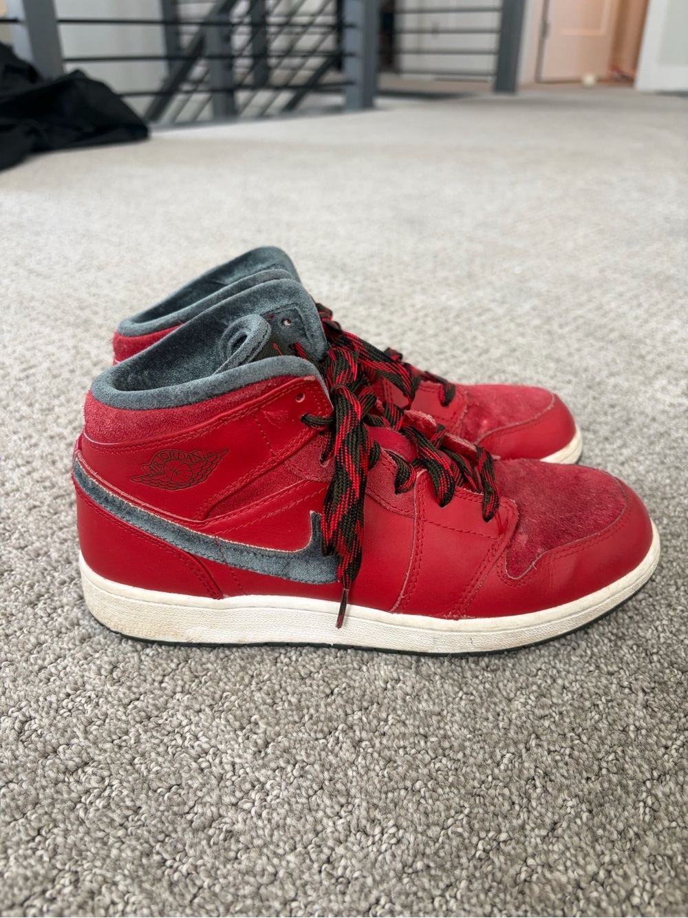Air Jordan 1 Retro High Premiere Red Gucci (2013) Size 6 Y